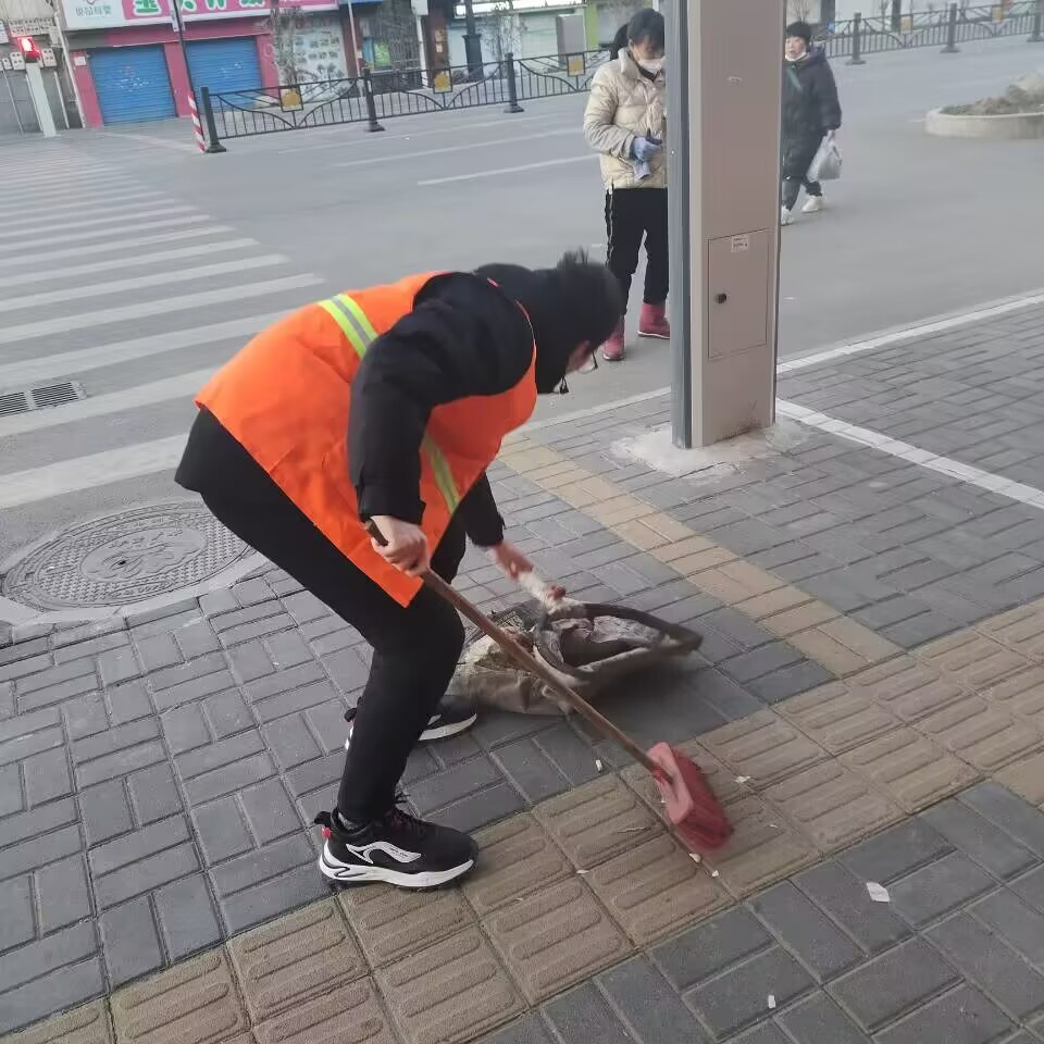 扫大街图片学生单人图片